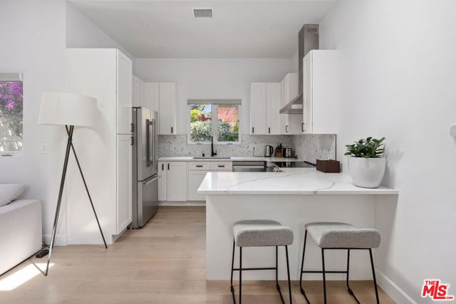 4148 S Chase Avenue, Los Angeles CA: https://media.crmls.org/mediaz/1b63ec66-939c-48e8-a04f-4aec25836fd8.jpg