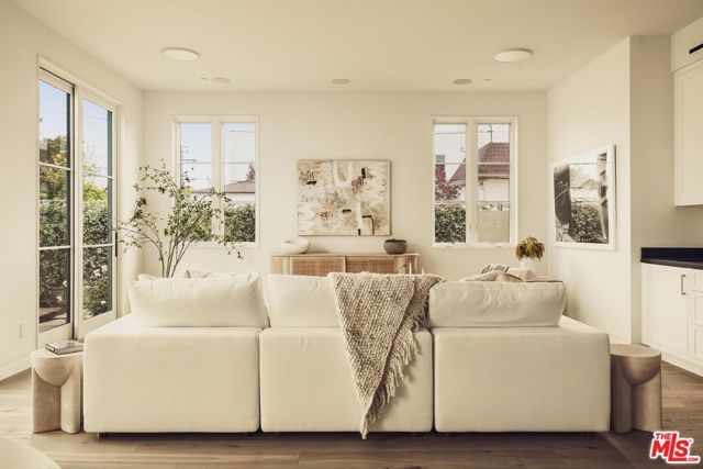 2114 Pier Avenue, Santa Monica CA: https://media.crmls.org/mediaz/1b6420b5-5ebc-4f28-b39b-4221fa377249.jpg