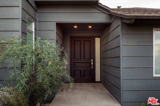 7420 Cervantes Place, Los Angeles CA: https://media.crmls.org/mediaz/1b6435a8-1ca5-4255-b099-cc8dfd44894b.jpg