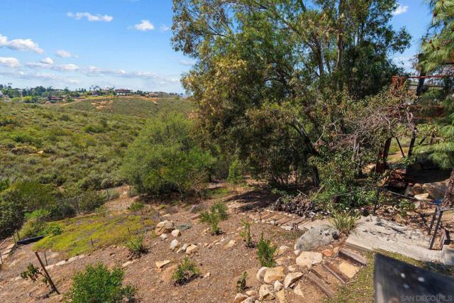 17758 Del Paso Drive, Poway CA: https://media.crmls.org/mediaz/1b644291-666c-4877-9e15-816ee8a868c7.jpg