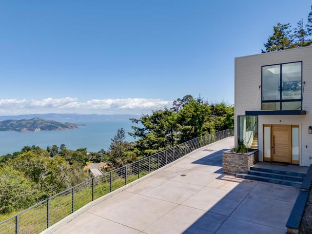 3 Wolfback Ridge Road, Sausalito CA: https://media.crmls.org/mediaz/1b645be9-3e80-4bdb-9208-044291fef1f2.jpg