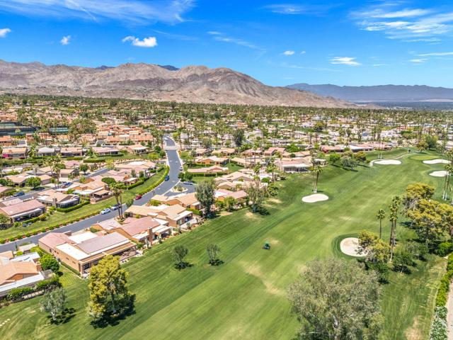 49006 Foxtail Lane, Palm Desert CA: https://media.crmls.org/mediaz/1b647118-2980-4291-a0c0-61c07decb76a.jpg