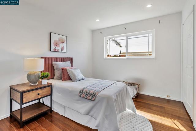 960 Live Oak Dr, Santa Clara CA: https://media.crmls.org/mediaz/1b647ba7-f90b-427b-ba69-03fb3a6cdfd7.jpg