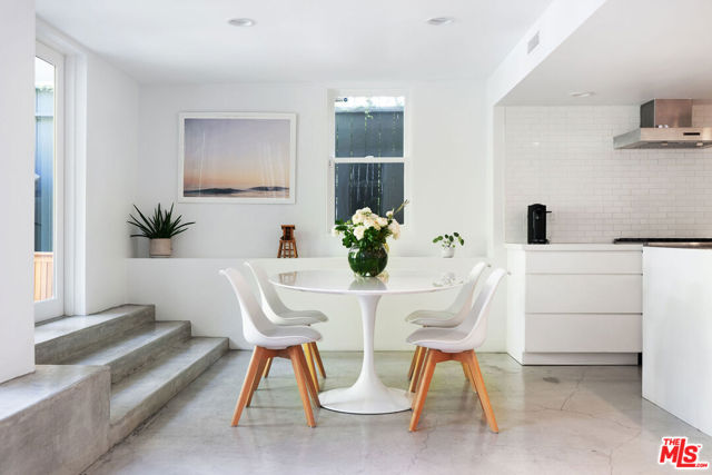 241 WINDWARD Avenue photo 4