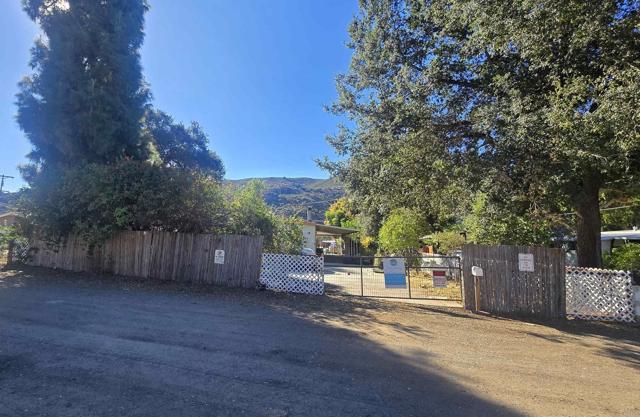 15613 Hawley Court, El Cajon CA: https://media.crmls.org/mediaz/1b65246f-100c-4995-8859-895e61ae4d8f.jpg