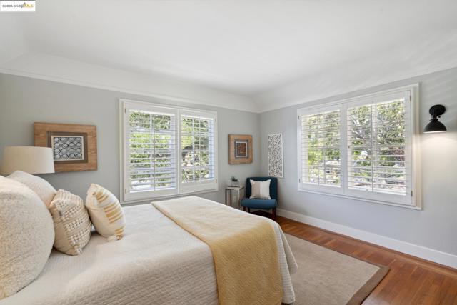 Image 16 of 37 For 1633 Trestle Glen Rd