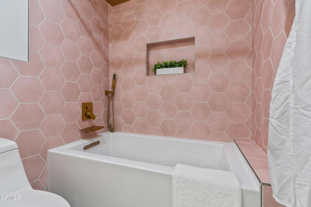 1015 Nolden Street, Highland Park CA: https://media.crmls.org/mediaz/1b656aab-dd80-407a-9cbe-58a543dbea2d.jpg