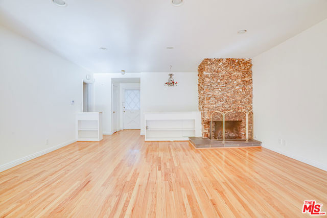 6919 Vanalden Avenue photo 8