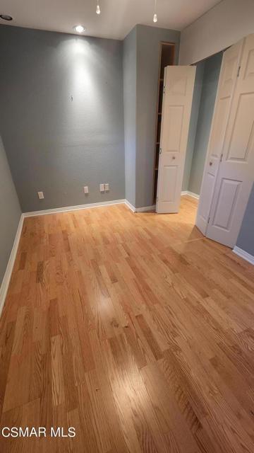 4932 Barbados Court, Oak Park CA: https://media.crmls.org/mediaz/1b661fc1-9634-4cc9-b9c0-b60cfc93b089.jpg