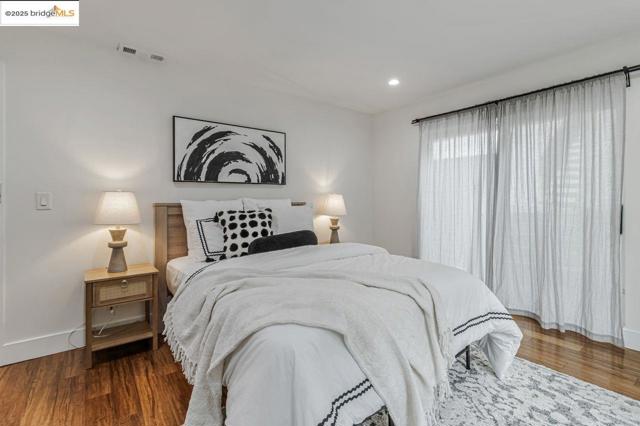 7900 Michigan Ave, Oakland CA: https://media.crmls.org/mediaz/1b66e22a-05fc-45a0-a42b-7f31951f1ad6.jpg