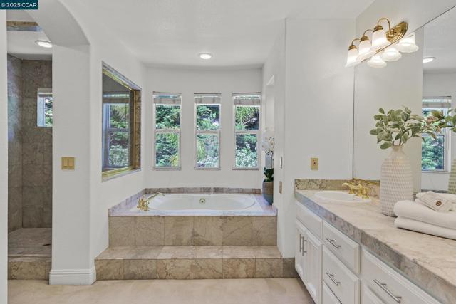 4253 Golden Oak Ct, Danville CA: https://media.crmls.org/mediaz/1b66f10b-bacb-405c-ac1d-0fb5f2e31c1a.jpg
