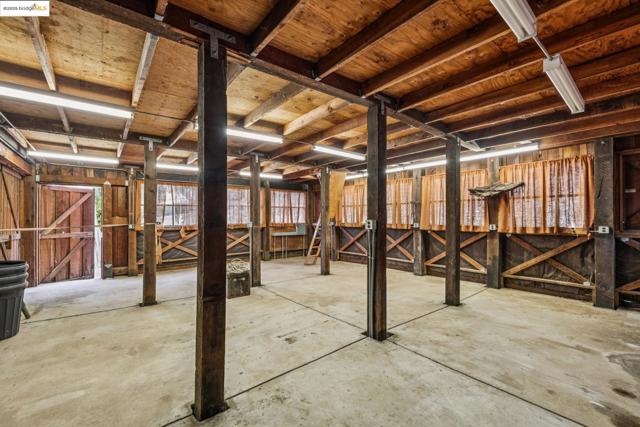 5201 Alhambra Valley Rd, Martinez CA: https://media.crmls.org/mediaz/1b67426f-06d5-4a29-9c3d-6d3d81013980.jpg