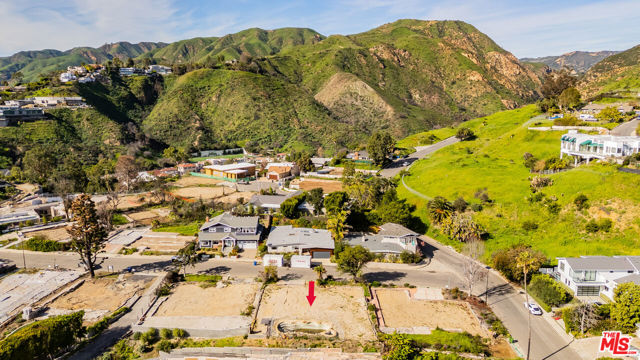 16910 Dulce Ynez Lane, Pacific Palisades CA: https://media.crmls.org/mediaz/1b67ff95-ac94-448b-aacb-9a78b6827660.jpg