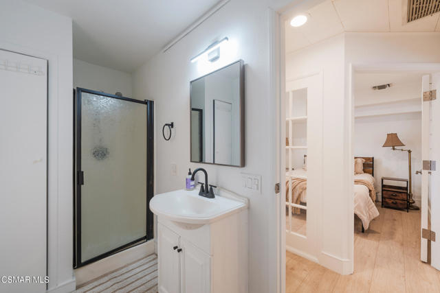 4524 Greengate Court, Westlake Village CA: https://media.crmls.org/mediaz/1b68b606-f2e3-411e-9ecf-c4f62ac6d489.jpg