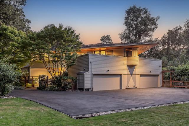 3 Oak Forest Court, Portola Valley CA: https://media.crmls.org/mediaz/1b68f647-b1b8-4dd8-9562-a34c48dc32b2.jpg
