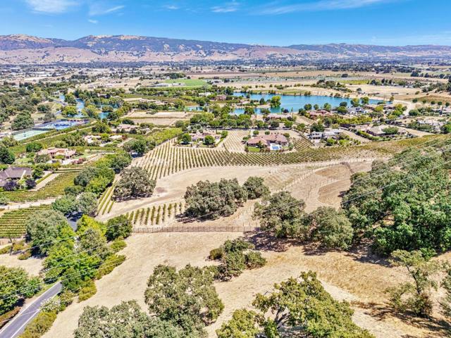 1322 Lions Peak Lane, San Martin CA: https://media.crmls.org/mediaz/1b6921b0-abbe-4112-8b80-ce4de7008ccd.jpg