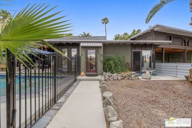38613 Paradise Way, Cathedral City CA: https://media.crmls.org/mediaz/1b692733-0e76-4849-b143-e26212cea4b0.jpg