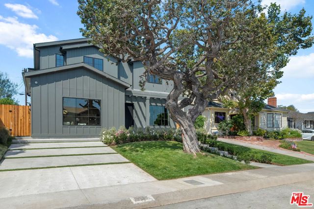 8025 Stewart Avenue, Los Angeles CA: https://media.crmls.org/mediaz/1b694848-afa7-4070-a307-b884d893443f.jpg