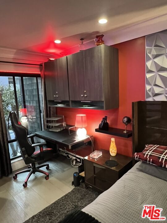 950 N Kings Road, West Hollywood CA: https://media.crmls.org/mediaz/1b6a843e-6442-48e6-8c62-5c46dc8ef06d.jpg