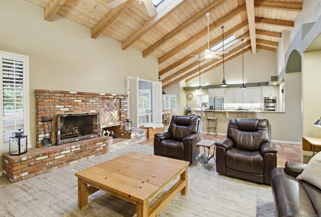 Detail Gallery Image 8 of 54 For 2092 Tudor Ln, Fallbrook,  CA 92028 - 4 Beds | 3/1 Baths