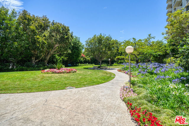 2160 Century Park East, Los Angeles CA: https://media.crmls.org/mediaz/1b6b5a6a-ed94-4147-b94f-981e0ca6248f.jpg
