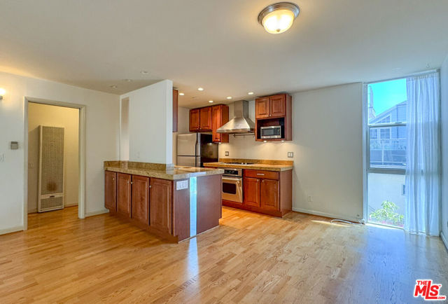 2311 4th Street, Santa Monica CA: https://media.crmls.org/mediaz/1b6b5b01-0b92-4375-9e8e-ab81c40594d7.jpg