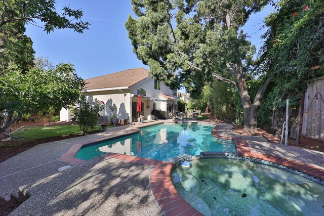 3239 Pinot Blanc Way, San Jose CA: https://media.crmls.org/mediaz/1b6b65ef-eaca-44dd-b25f-3fd9df7002c7.jpg