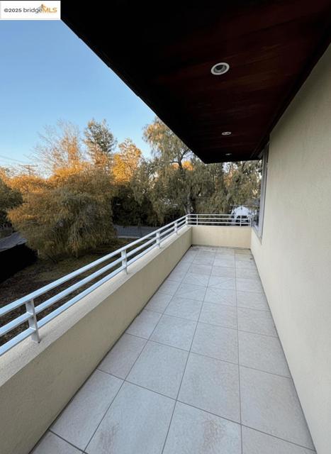 4000 Manzana Lane, Palo Alto CA: https://media.crmls.org/mediaz/1b6c95ba-a9e7-4a1b-b722-11d8fc21f709.jpg