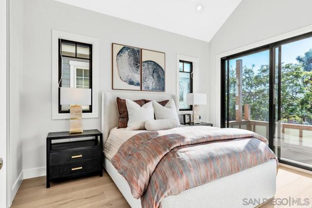 847 G Avenue, Coronado CA: https://media.crmls.org/mediaz/1b6d3dd7-583a-4346-9f5a-c82df1e6f79e.jpg