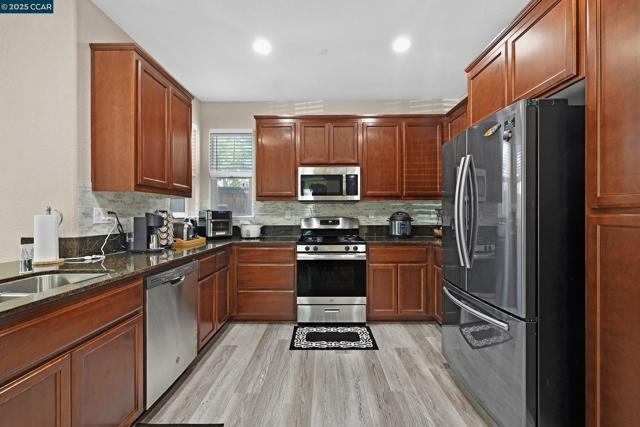 210 Belle Harbor Circle, Pittsburg CA: https://media.crmls.org/mediaz/1b6e113d-ea4c-4d83-b90a-e8a324778f24.jpg