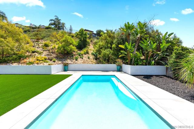 1120 Championship Rd, Oceanside CA: https://media.crmls.org/mediaz/1b6e1181-c6cd-4839-8152-741e60d2de74.jpg