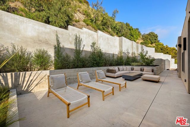 Image 41 of 50 For 1690 Doheny Drive