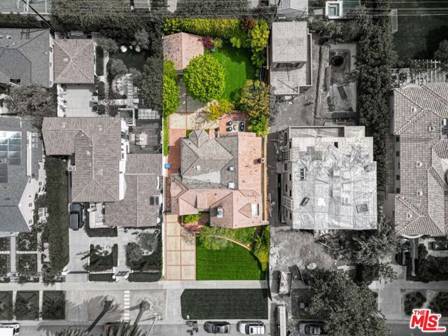 217 17th Street, Santa Monica CA: https://media.crmls.org/mediaz/1b6e4ce2-9e54-4e8f-b802-a10670efc341.jpg