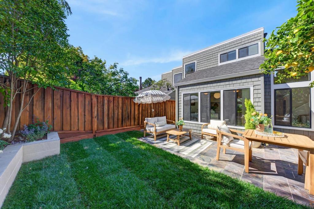 https://media.crmls.org/mediaz/1b6ea9a3-8509-44f3-a10a-f051011f6987.jpg?preset=X-Large