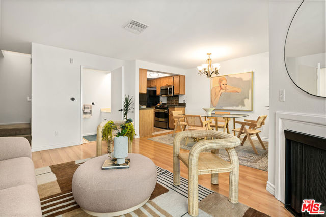 14727 Magnolia Boulevard, 112 photo 4