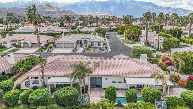 12 Via Elegante, Rancho Mirage CA: https://media.crmls.org/mediaz/1b6efd65-df04-4ca3-a28c-8e0988ca8879.jpg