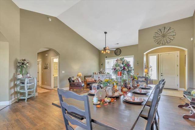 46347 Opah Drive, Ahwahnee CA: https://media.crmls.org/mediaz/1b6f0168-5e60-4170-9923-982c830adf57.jpg