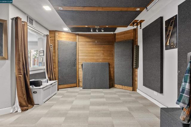 110 Costanza Drive, Martinez CA: https://media.crmls.org/mediaz/1b6f5ec1-da0e-4f59-aaae-dae37c156656.jpg
