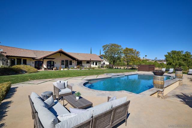 38408 Mesa Rd, Temecula CA: https://media.crmls.org/mediaz/1b701600-e19b-41cc-bdc9-292110d3c319.jpg
