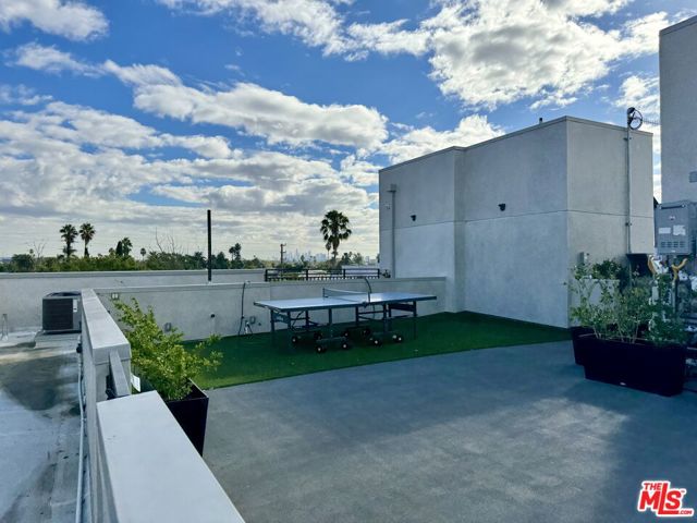857 N Hayworth Avenue, Los Angeles CA: https://media.crmls.org/mediaz/1b70b353-dc35-4ed9-8ba8-754b18ae1b3d.jpg