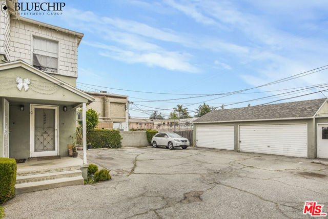 14240 Delano Street, Van Nuys CA: https://media.crmls.org/mediaz/1b70ed30-4979-45dd-b6c5-c9bb6edc7555.jpg