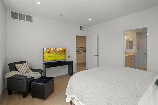 16293 Gellatt Court, Los Gatos CA: https://media.crmls.org/mediaz/1b7116a8-d21a-44c1-82db-88cbbfcb082e.jpg