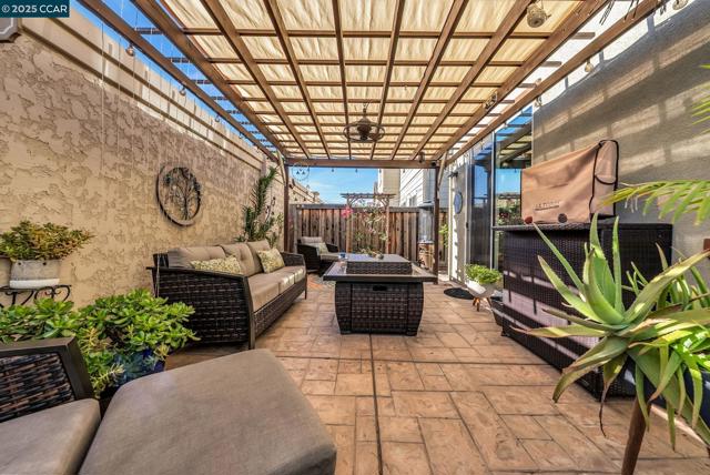 1037 Gridley Dr, Pittsburg CA: https://media.crmls.org/mediaz/1b716d9a-51c7-4171-b471-22055e975105.jpg