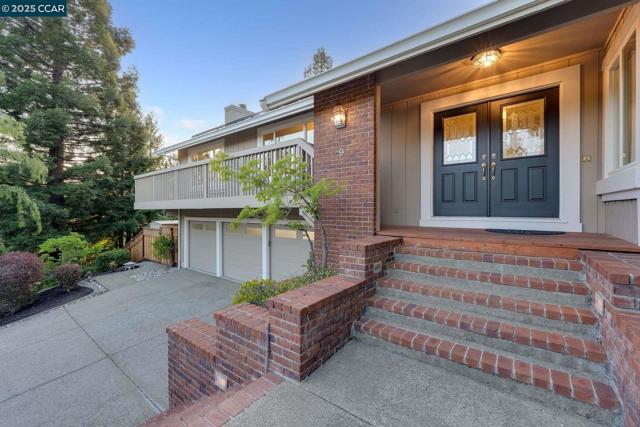 9 Irvine Drive, Moraga CA: https://media.crmls.org/mediaz/1b716ec5-2b02-43c2-be5f-999371613e0a.jpg