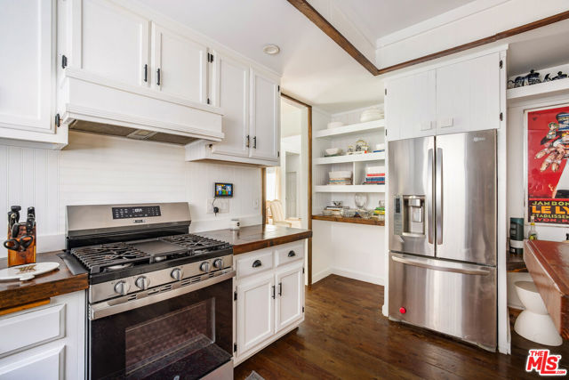 1647 N Beverly Glen Boulevard, Los Angeles CA: https://media.crmls.org/mediaz/1b719415-4b92-4b0b-8a96-c0171dfbdee7.jpg