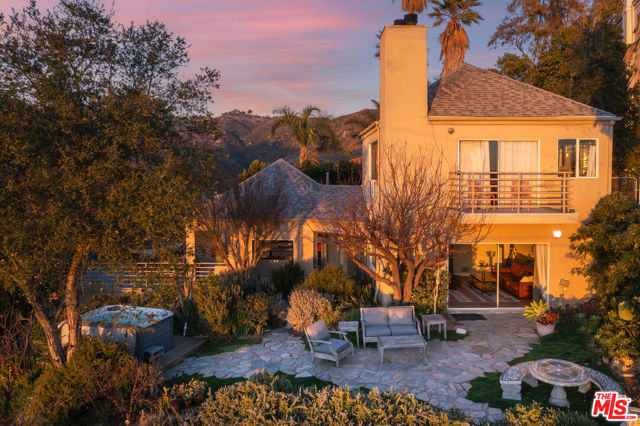 4350 Hillview Drive, Malibu CA: https://media.crmls.org/mediaz/1b71bb37-81ad-4cdc-9b99-89c74428026e.jpg