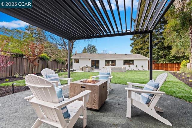 721 Sinnet Ct, Danville CA: https://media.crmls.org/mediaz/1b726216-c52a-4a14-ad07-e40e2efbe124.jpg