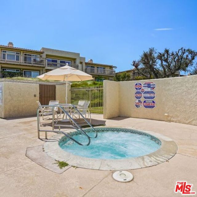 19 Hilltop Circle, Rancho Palos Verdes, California 90275, 2 Bedrooms Bedrooms, ,2 BathroomsBathrooms,Residential,Sold,Hilltop,22181005