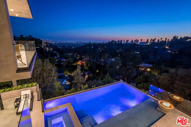 9406 Lloydcrest Drive, Beverly Hills CA: https://media.crmls.org/mediaz/1b73765f-21db-4622-ab7b-ffaf81a7e7d6.jpg
