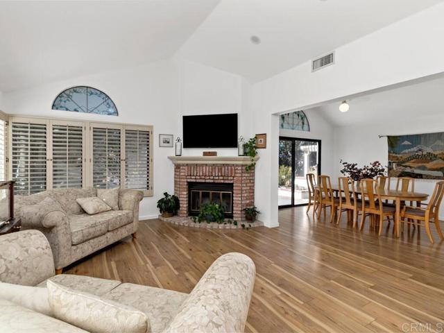 Detail Gallery Image 17 of 52 For 2533 Holly Valley Dr., Vista,  CA 92084 - 2 Beds | 2/1 Baths